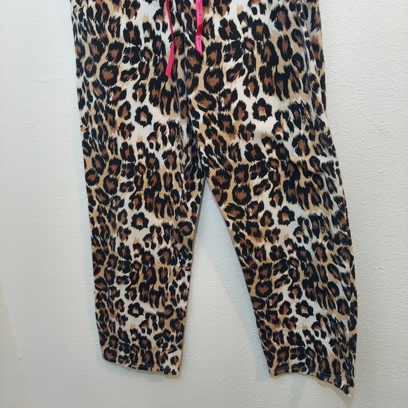 Betsey Johnson Cropped Cheetah 🐆 PJ Pants Small - Picture 3 of 9